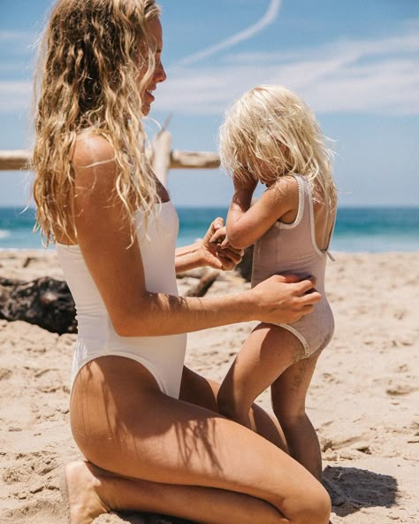 J E N A V I E V E  B E L A I R on Instagram: “beach mama @leahpbradley for @thebeachpeople” Beach Motherhood Session, Beach Kids Aesthetic, Beach Mom Aesthetic, Hawaii With Baby, Beach Mama, Affirmation Cards For Kids, Hawaii Kids, Beach Mom, Boosting Confidence