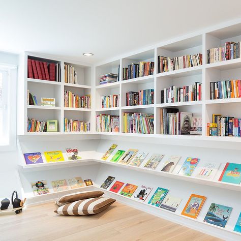 Open shelves and floor pillows give the corner a smart makeover [Design: Elevate Architecture / Photography: Black Bike Photography] Bookshelves Library Design, Architecture Farmhouse, Childrens Reading Nook, Simple Playroom, Don Pedro, Room Children, Basement Playroom, Study Room Design, Kids Library