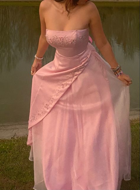 #princess 80s Pink Prom Dress, Pink Ball Gown Aesthetic, Pink Prom Aesthetic, Pink Prom Dress Aesthetic, Prom Princess Dress, Dress Poofy, Y2k Princess, Long Party Dress, Prom Dress Inspo