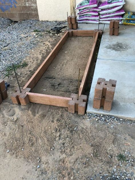 Planter Box Diy, Garden Blocks, Raised Planter Boxes, Diy Planter Box, Diy Planter, Pallet Planter, Rose Bushes, Diy Raised Garden, Natural Fertilizer