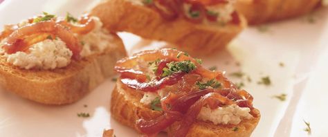 Looking for a new appetizer?  Try an easy bruschetta where you can cook the carmelized onions ahead. Onion Bruschetta, Easy Bruschetta, Goat Cheese Crostini, Carmelized Onions, Bruschetta Recipe, Food Appetizers, Caramelized Onion, Cheese Boards, Appetizer Dips