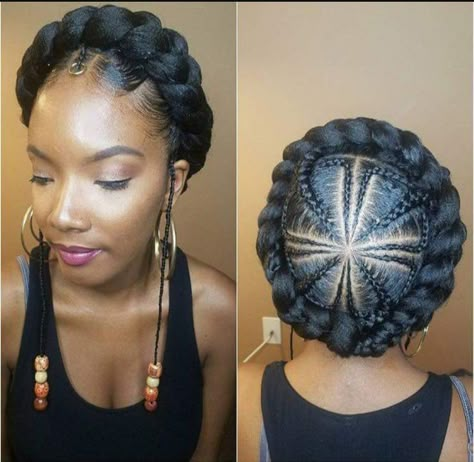 halo braid Halo Braids, Cabello Afro Natural, Halo Braid, Twisted Hair, Types Of Braids, Hair 2018, Braid Designs, Peinados Fáciles Para Cabello Corto, Beautiful Braids