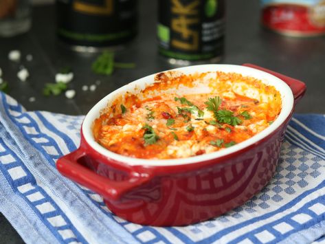 Mit diesem mediterranen Garnelen Saganaki holen wir uns den Sommer kulinarisch nach Hause. Garnelen, Tomaten, Feta und Kräuter - viele Zutaten braucht dieses Gericht nicht. Lunch Meat Recipes, Balsamic Recipe, Breakfast Recipes Casserole, Quinoa Recipes, Sausage Recipes, Burger Recipes, Greek Recipes, Travel Food, Casserole Recipes