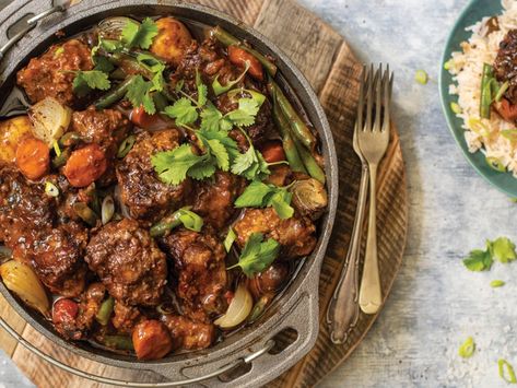 Oxtail and Vegetable Potjie - Potjiekosworld Oxtail Potjie, Gnocchi Bolognese, South Africa Food, Oxtail Recipes, Africa Food, Homemade Gnocchi, African Cooking, Wine Food Pairing, Comfort Dishes