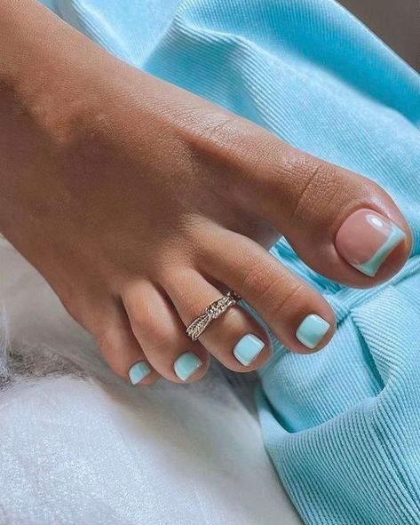 Beach Toe Nails, Neon Blue Nails, Blue Toe Nails, Toes Nails, Nails Short Square, Pedicure Designs Toenails, French Pedicure, Pedicure Colors, Gel Toe Nails