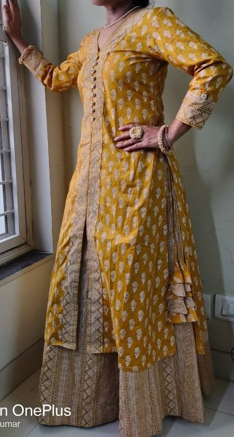 Kurta Design With Border, Latest Indian Kurti Designs, Silk Border Suit Designs, Dress With Border Design, Kurta Neck Design With Border, Border Dress Pattern, Kurti With Border Pattern, Border Saree Kurti Designs Latest, Border Suits Designs