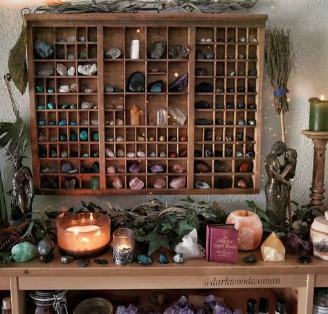 Happy sunday friends!🌻🌙 I get a lot of questions about my crystal display, so I thought doing a post about it🌼 This display actually is an… Witchy Room, Witch Room, Happy Sunday Friends, Sunday Friends, Crystal Room, Displaying Crystals, Zen Room, Crystal Shelves, Deco Nature