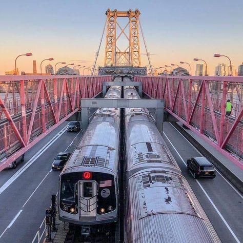 NYC subway  trains on the Williamsburg bridge. Williamsburg Bridge Nyc, Subway Architecture, Metro Nyc, Mta Subway, Ny Subway, Williamsburg Bridge, Central Hong Kong, Metro Subway, Vintage City