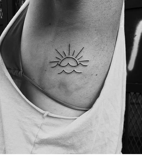 Little sun and waves :) Done by hb Nielsen at allied tattoo in Brooklyn Tato Realis, Tattoo Diy, Sunset Tattoos, Petit Tattoo, Tattoo Trend, Shape Tattoo, Beach Tattoo, Sun Tattoos, Makijaż Smokey Eye