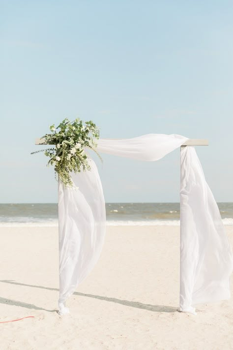 Charleston Beach Wedding, Charleston Beach, Charleston Beaches, Beach Wedding Decorations Reception, Wedding Posing, Beach Wedding Flowers, Boho Beach Wedding, Disney Weddings, 1920s Wedding