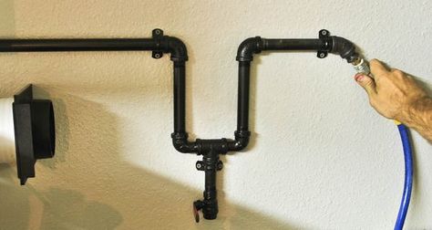 This Project is Easier Than You Think - Wall-Mounted Air Compressor Lines Air Compressor Ideas, Air Compressor Plumbing, Truck Air Compressor, Air Compressor Tools, Plan Garage, Tv Bracket, Workshop Organization, Air Lines, Easy Cheap