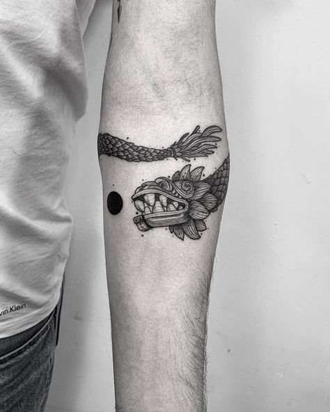 Los Gallonegro on Instagram: “#tatuajesalamedida por @dai.axty // citas disponibles, escribe a Gallonegro por inbox, Dm o a citasgallonegro@gmail.com// #gallonegrocrew” Quetzalcoatl Tattoo, Ephemeral Tattoo, Armband Tattoos For Men, Simple Forearm Tattoos, Mayan Tattoos, Tattoo Tiny, Aztec Tattoo Designs, Armor Tattoo, Armband Tattoo Design