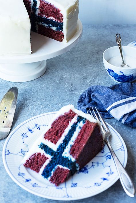 Your friends will be amazed when you slice open this incredible cake to reveal a secret Norwegian flag inside! Learn how to build this cake in this recipe from Maria Stordahl Nelson in The Norwegian American! Norwegian Cake Recipe, Blue Velvet Cakes, Circle Cake, Red Velvet Cake Recipe, Velvet Cake Recipes, Norwegian Flag, Flag Cake, Red Cake, Icing Tips