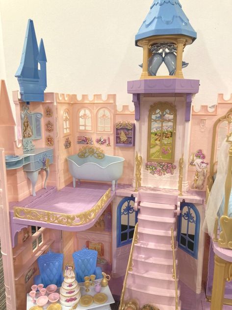 Diy Doll Room, Doll Castle, Barbie Castle, Barbie Princess And The Pauper, Your Highness, Doll House Wallpaper, Princess And The Pauper, Mermaid Room, Barbie Doll House