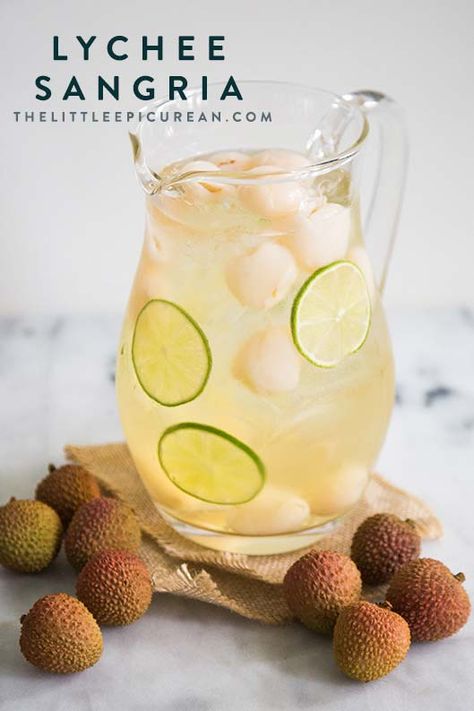 Lychee Sangria, Liqueur Recipes, Raspberry Mojito, Liqueurs Recipes, Liquid Diet, Sangria Recipes, Pretty Drinks, 5 O Clock Somewhere, Alcohol Recipes