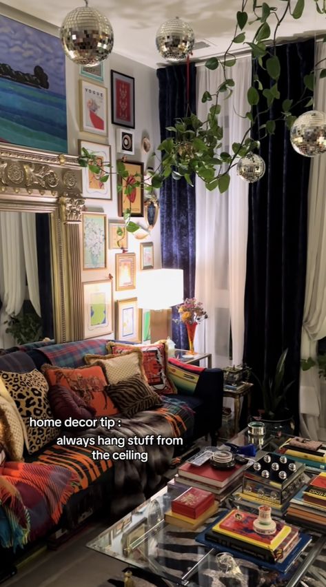 Apartment Inspo Maximalist, Bohemian Maximalist Decor, Grunge Living Room, Mess Aesthetic, Eclectic Apartment Decor, Maximalist Living Room, Dream House Bedroom, Studio Apartment Living, Dragons Den