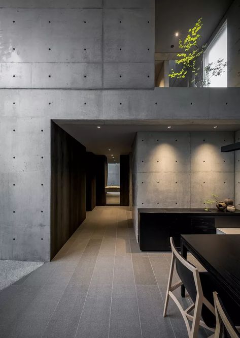 Concrete Minimalist House, Japanese House Modern, Japanese Modern House, Window Grill Design Modern, Concrete Interiors, Concrete Walls, Concrete Architecture, Window Grill Design, Concrete Home