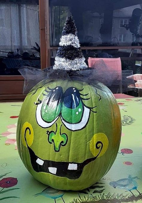 Spiders Painted On Pumpkins, Painted Pumpkin Witch Face, Wicked Witch Pumpkin Painting, Witch Pumpkin Painting Ideas, Painted Witch Pumpkin, Pumpkin Witch Face, Witch Pumpkin Painting, Cute Halloween Pumpkins, Fall Pumpkins Painting