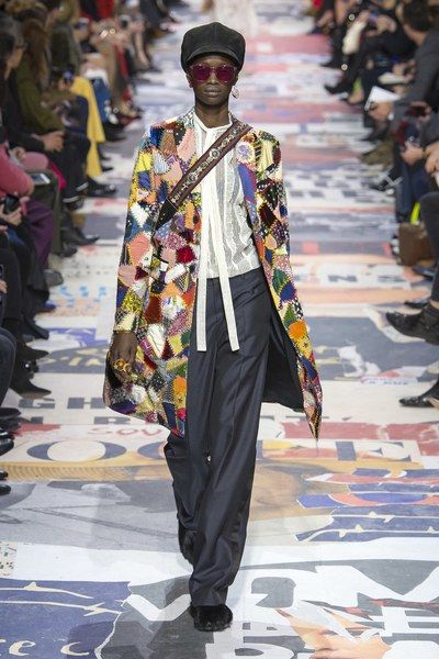 View the full Fall 2018 collection from Christian Dior. Patchwork Fashion Runway, Patchwork Runway, Fall Ready To Wear, Runway Design, Haute Bohemian, Patchwork Fashion, Moda Paris, Fashion Runway, Vogue Fashion