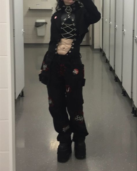 Goth Nonbinary Fashion, Nonbinary Alt Fashion, Enby Goth, Androgynous Goth Fashion, Trans Goth, Nonbinary Clothes, Goth Concert, Nonbinary Aesthetic, Goth Outfits Aesthetic