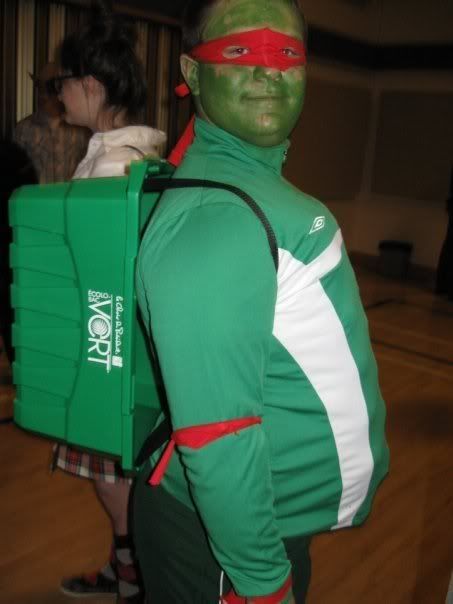 Cosplay Fail, Bad Cosplay, Ninja Turtle Costume, Naild It, Turtle Costumes, Funny Cosplay, Dream Dorm, Matching Costumes, Lazy People