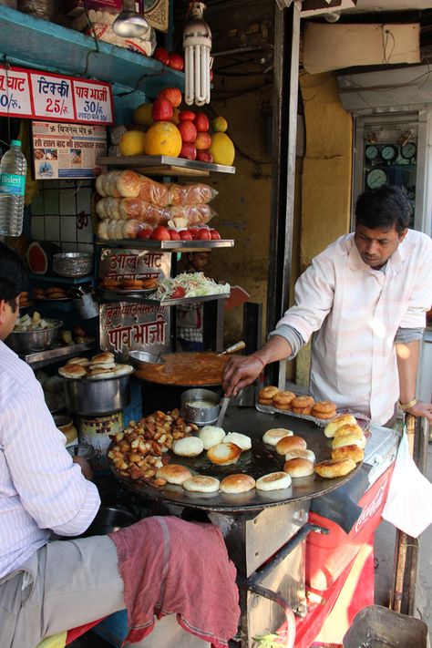 Hira Lal Chaat Wala - the place to get kulle chaat Street Food Poster, Pinoy Street Food, Delhi Street Food, Hong Kong Street Food, Street Food Stall, Street Food Cart, Delhi Street, Street Food India, Street Food Restaurant