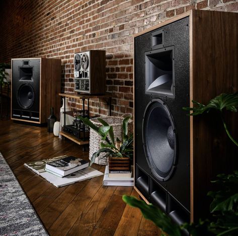 Heresy IV and Cornwall IV Speakers From Klipsch Guitar Rooms, Klipsch Speakers, Audiophile Room, Hifi Room, Audio Setup, Audiophile Listening Room, Sound Room, Multi Room Audio, Audio Studio