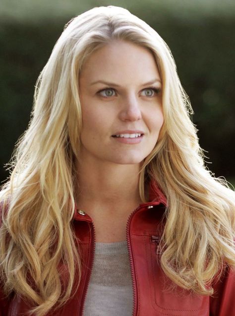 Emma Swan Hair, Swan Hairstyle, Jennifer Morrison Hair, Hogwarts Hufflepuff, Female Crush, White Knight, Swan Queen, Classic Characters, Love Series