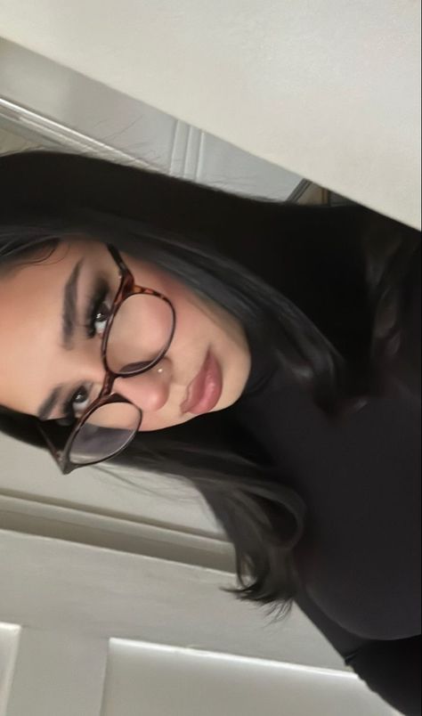 Glasses Baddie, 90s Makeup Look, Glasses Outfit, Cute Nose Piercings, Glasses Inspiration, Fake Glasses, Fake Account, Nose Piercing Stud, Zara Drip