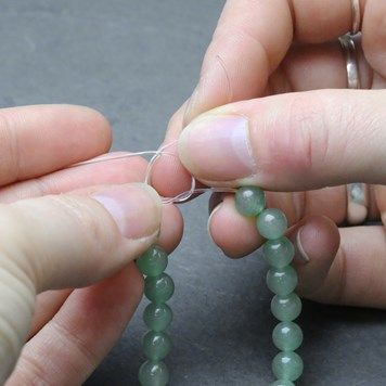 How To Tie Clear Stretch Cord, Restring Pearls, Stretch Bracelets Diy, Stretch Beaded Bracelets Diy, Bracelet Knot, Making Jewelry For Beginners, Making Bracelets With Beads, Overhand Knot, Elastic Bracelets