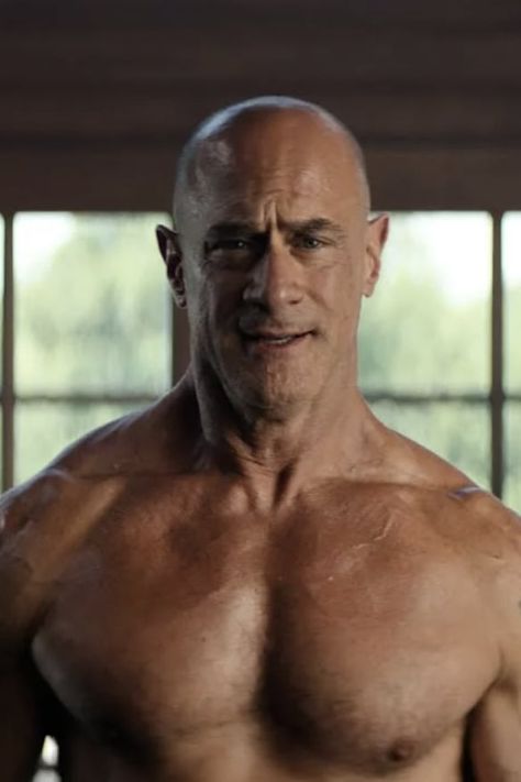 Why Christopher Meloni Is Naked in a Peloton Ad Ryan Reynolds Shirtless, Bald Actors, Shirtless Actors, Christopher Meloni, Bald Look, Chris Meloni, Show Of Hands, Handsome Older Men, Bald Man