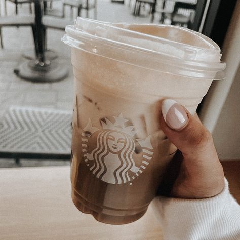 Caramel Girl Aesthetic, Iced Cappuccino, Iced Chai, Play Hard To Get, Coffee Obsession, Filters Lightroom, Instagram Filters, Vanilla Girl, Vanilla Latte