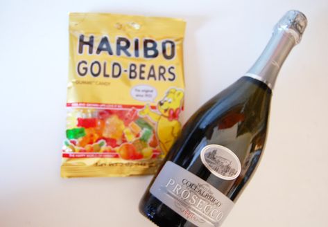 How To Make Champagne Gummy Bears And Live Your Best Adult Life Alcohol Gummy Bears, Yellow Drinks, Gummy Bears Recipe, Party Snacks For Adults, Mason Jar Smoothie, Vodka Gummy Bears, Champagne Gummy Bears, Agar Agar Powder, Haribo Gold Bears