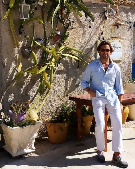 The Guy's Guide to Effortless Italian Summer Vacation Style Italian Vacation Outfit, Amalfi Coast Outfits, Italian Summer Style, European Summer Vacation, Vacation Outfits Men, Summer Vacation Style, Elba Island, Italian Summer Outfits, Style Girlfriend