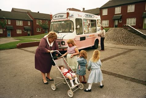 Nick Waplington, Living Room Series Documentary Photography Ideas, Richard Billingham, David Alan Harvey, Martin Parr, Magnum Opus, Working Class, Hd Backgrounds, Documentary Photography, Street Photo