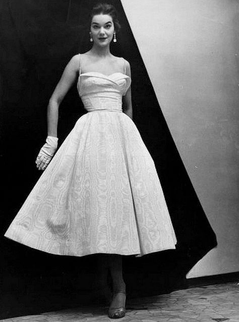 White Lace Cocktail Dress, Cocktail Fashion, Lace Cocktail Dress, Evolution Of Fashion, Fashion 1950s, Dress Aesthetic, Vintage Couture, Cocktail Evening Dresses, 50s Dresses