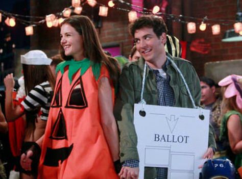 7 Halloween costumes for lazy couples who are a hot mess but still want to do something 7 Halloween Costumes, Marshall And Lily, How Met Your Mother, Meet Cute, Brooklyn 9 9, Ted Mosby, Lazy Halloween, Pumpkin Halloween Costume, Yellow Umbrella