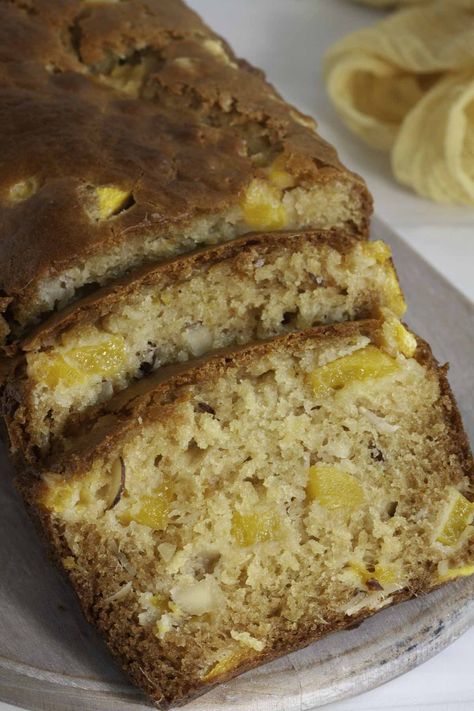 Easy Mango Bread - Serena Lissy Mango Coffee Cake, Banana Mango Bread, Mango Puff Pastry, Mango Baking Recipes, Mango Bread Recipe Hawaii, Mango Pound Cake Recipe, Mango Bread Recipe, Recipes With Mango, Easy Mango Recipes