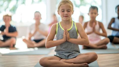 Imagine if Your Younger Self Had This Explainer on Feeling Your Feels Kids Yoga Classes, Home Yoga Practice, Yoga Iyengar, Yoga Posen, Bikram Yoga, Mindfulness Exercises, Yoga Journal, Power Yoga, Yin Yoga