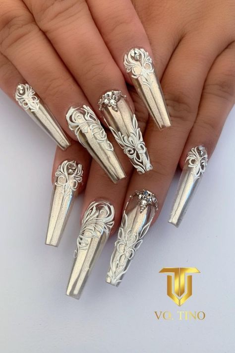 Gel Chrome Nails, Gem Nail Designs, White Nails With Gold, Nye Nails, Stone Nail Art, Crazy Nail Art, Queen Nails, Nails Design With Rhinestones, Chrome Powder