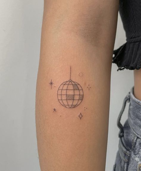 Our Last Summer Tattoo, University Tattoo, Tats Inspiration, Disco Tattoo, Tattoo Amigas, Mirrorball Tattoo, Swift Tattoo, Simple Tattoos For Women, Optical Illusion Tattoo