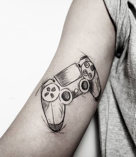 Tatuagens, desenhos, estilos… Vem ver os destaques do Tattoo2me. Game Tattoo, Tatuagem Masculina Pequena, Gamer Tattoos, Illustration Tattoo, Gaming Tattoo, S Tattoo, Forearm Tattoos, Tattoo Photo, Tattoo Sketches