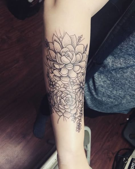 Hummingbird Succulent Tattoo, Succulent Sleeve Tattoo, Succulent Tattoo Ideas, Desert Tattoo, Succulent Tattoo, Memory Tattoos, Cactus Tattoo, Inspiration Tattoos, Disney Tattoo