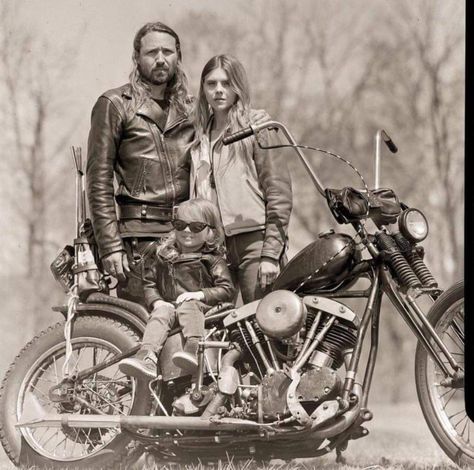 Old School Biker, Vintage Motorcycle Photos, Native Brand, Biker Photos, Bullet Bike Royal Enfield, Motorcycle Culture, Biker Lifestyle, Biker Art, Chopper Motorcycle