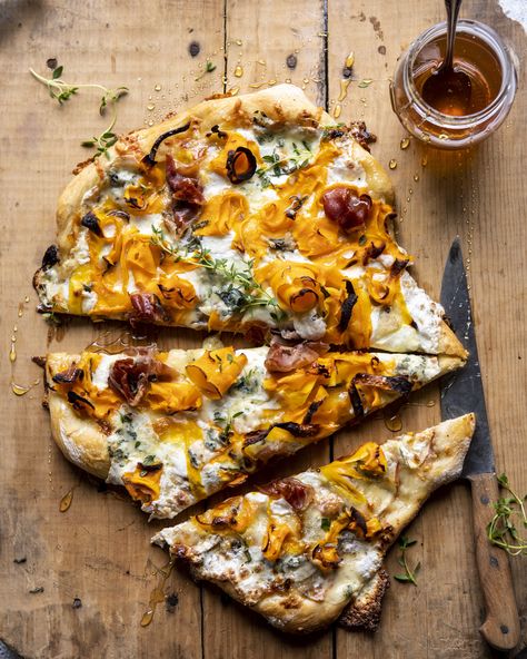 If You Have 30 Minutes, You Can Make This Butternut Squash Pizza Half Baked Harvest Pizza Dough, Half Baked Harvest Butternut Squash, Autumn Pizza Recipes, Pizza Half Baked Harvest, Vegan Butternut Squash Pizza, Harvest Pizza, Butternut Squash Pizza, Apple Pizza, Squash Pizza