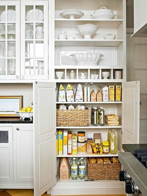 Ideas To Organize Your Kitchen White Kitchen Pantry, Desain Pantry, Pantry Shelving, Small Pantry, Kitchen Organization Pantry, Kitchen Pantry Design, Kitchen Pantry Cabinets, Kitchen Cabinet Organization, Pantry Design