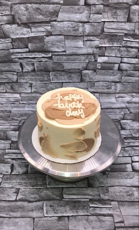 Brown And Gold Cake Ideas, Brown And Beige Birthday Cake, Brown Bday Decor, Beige Cake Design, Beige Birthday Cake, Tan Cake, Brown Birthday Cake, Brown Cakes, 20th Bday