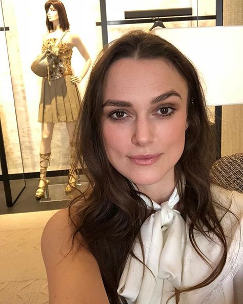 “I always wear the same fragrance, which is genuinely Coco Mademoiselle. I have done for years. It's my thing and it's the smell that I… Keira Knightley Chanel, Kiera Knightly, Best Fashion Photographers, Coco Crush, Keira Knightly, Can We Talk, Daily Fashion Inspiration, Gingerbread Girl, Vogue Beauty