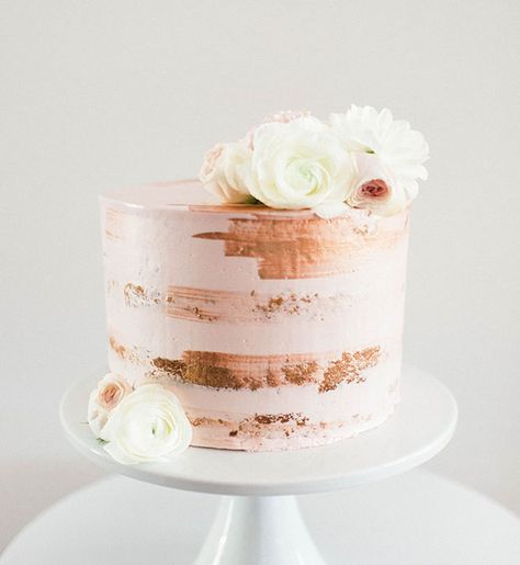 Copper and rose gold wedding cakes | see them all on www.onefabday.com Rose Gold Wedding Cakes, Rose Gold Cake, Tafel Decor, Dinner Party Summer, Cake Trends, Gold Cake, Gold Wedding Cake, Summer Dinner