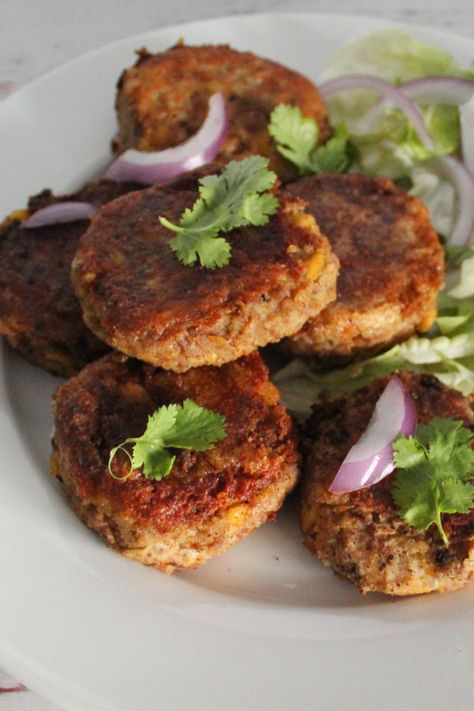 Beef Shami Kabab recipe are a classic Pakistani appetizer. Shami kabab is a meat patty made with ground beef and split chickpeas, then fried. These delicious beef Shami Kababs make for a great snack, appetizer, or a quick lunch. even better - make them into a sandwich for a simple bun kabab sandwich! Get the recipe for this beef shami kabab, a classic Pakistani appetizer for tea time, or a snack! Beef Shami Kabab Recipe, Kabab Sandwich, Chicken Boti Recipe, Pakistani Snacks, Bun Kabab, Sumona Chakravarti, Shami Kabab Recipe, Shami Kabab, Simple Bun